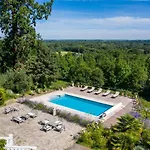Otel Le Chateau Des Forges 3*