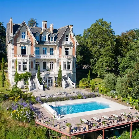 Le Chateau Des Forges 3* אנז'ה