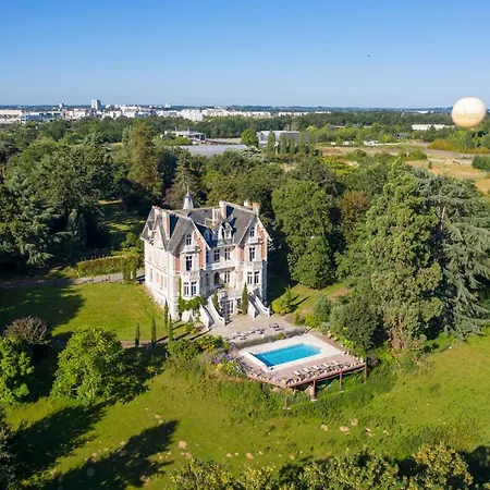 Le Chateau Des Forges 3* 앙제