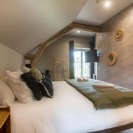 Le Chateau Des Forges