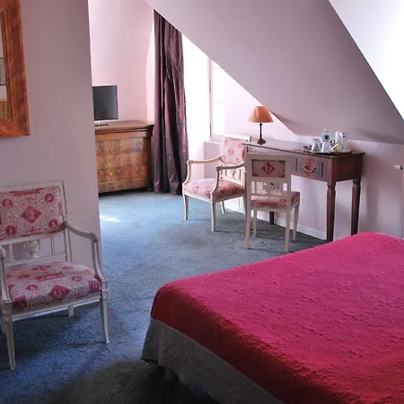 Otel Le Chateau Des Forges 3*