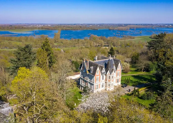 Le Chateau Des Forges