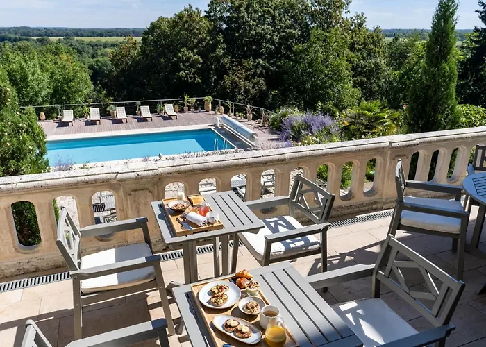 Le Chateau Des Forges