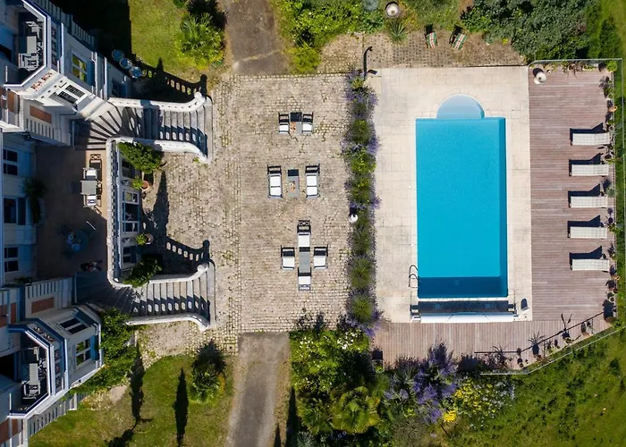 Le Chateau Des Forges Hotell 3*