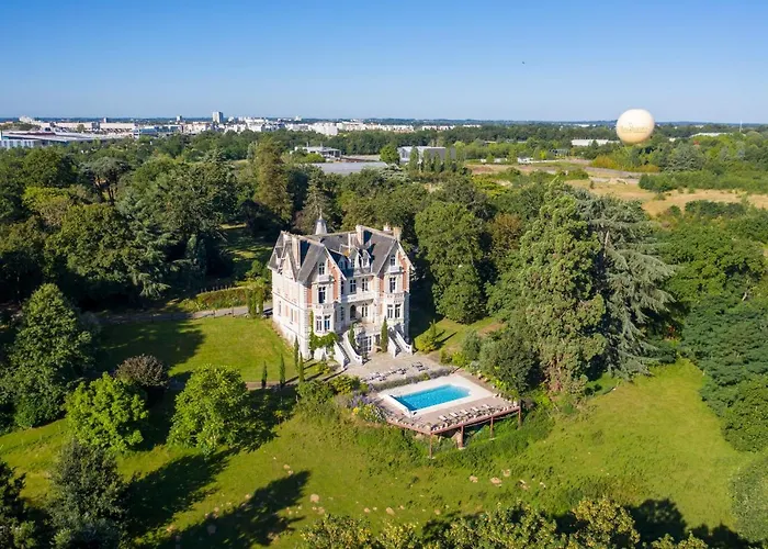 Le Chateau Des Forges 3* 昂热